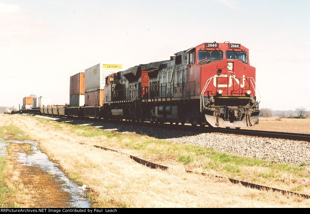 Intermodal cruises south on the ex-IC